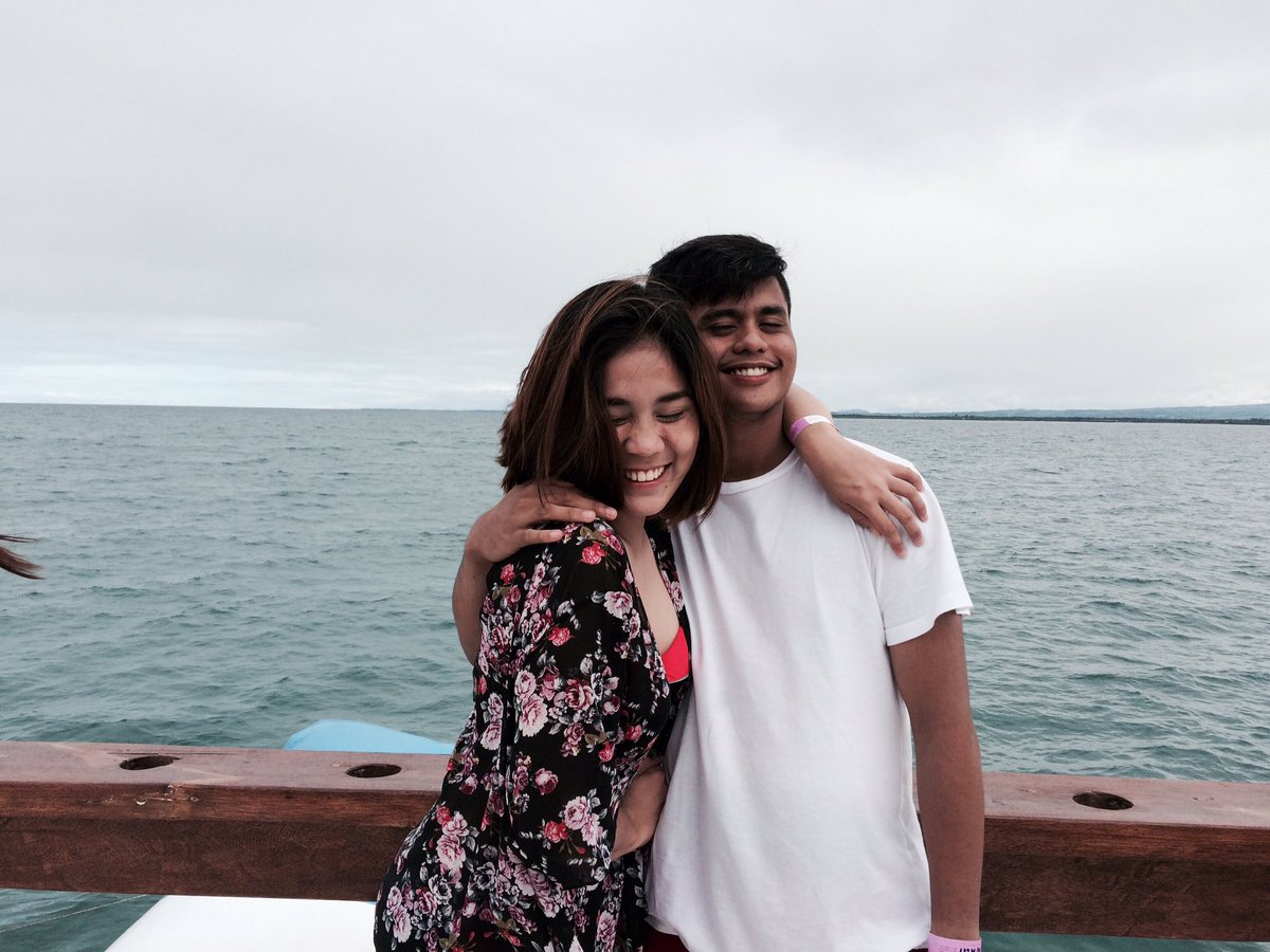 Renreeenn's tweet photo. Lakawon and ü 🌊💓 @AshleeeyChow 🌸 https://t.co/wArAT2fN6Y