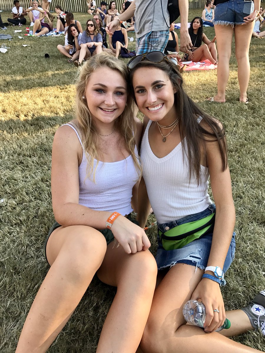 RileyRule's tweet photo. Happy late bday Carl! I love you &amp; all our laughs. ✨✨hope you’ve had the best day @carolineb1210 https://t.co/suuYnHsFJh