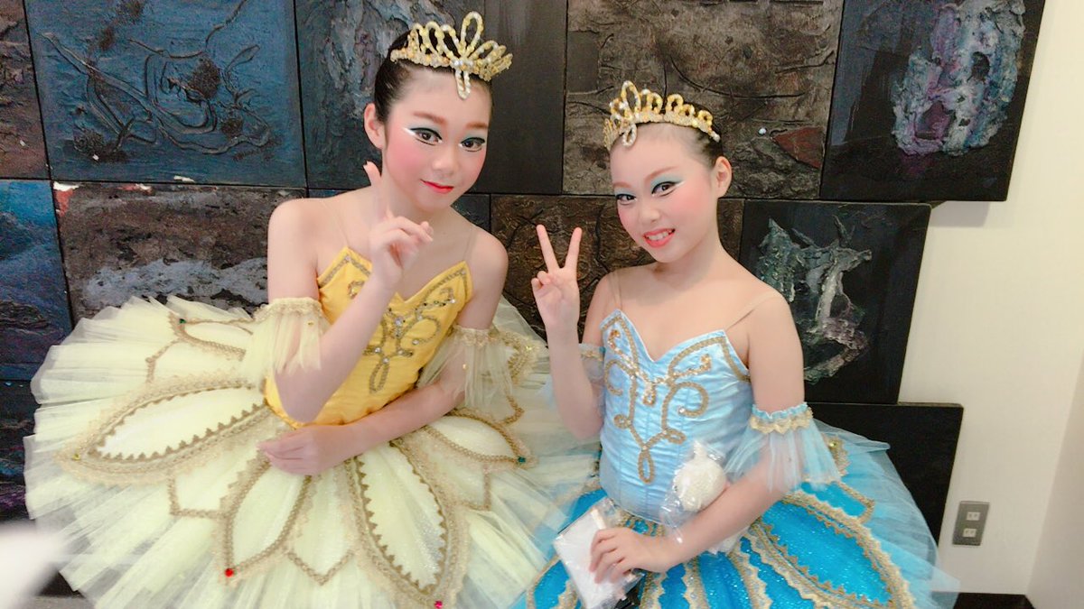 ahamada3939's tweet image. ジュニアクラス最後の発表会♬
#眠れる森の美女 
#宝石のバリエーション 💎を踊りました✨
たくさんのプレゼント🎁
見に来てくれた皆さんありがとうございました❤️
KCEのかのんちゃんとも記念にパシャリ📸お疲れさん😁
#KCE広島校 
#クラシックバレエ 
#発表会