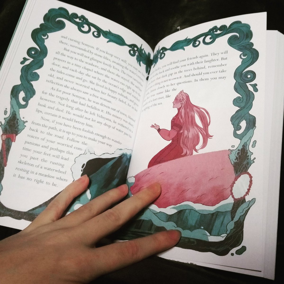 AkaWolf18's tweet photo. When my mind is quiet and the world is loud, that is the time I retreat to read a book. #reading #books #amreading #currentlyreading #languageofthorns #leighbardugo #grishaverse #prettybook #shortstories https://t.co/9UyrHUHCNO