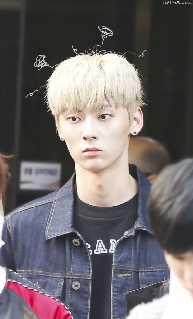 sightline0809's tweet photo. #황민현 #민현 #워너원

161014    멍...😳 https://t.co/g5KQEA34YQ