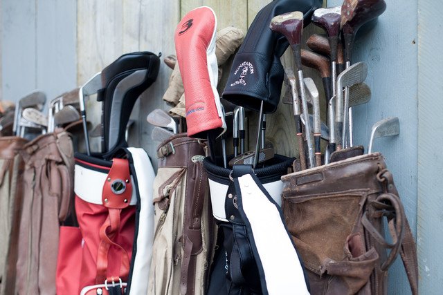 Snaphook_Golf's tweet photo. A modern twist on a classic ,the New Revival golf bag  has all the class with the modern features you would expect.  https://t.co/z6HxsrmbRO  #carryingiscool https://t.co/TzTnUysfwo