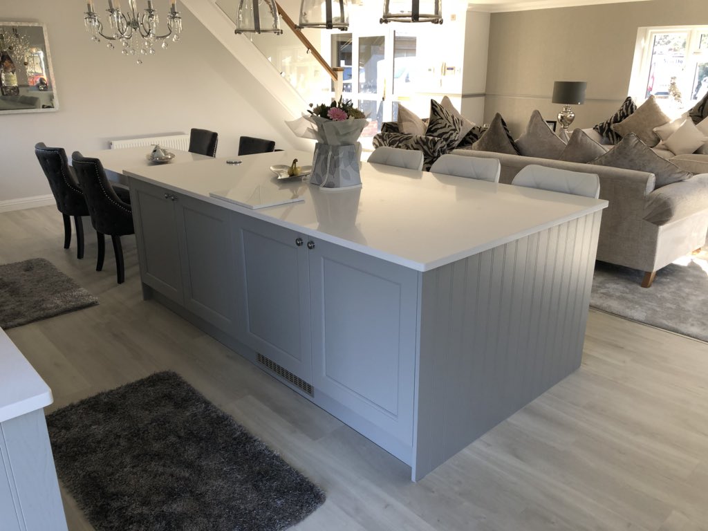 GalleryCarpet's tweet photo. Stunning property finished in @CormarCarpets soft focus &amp; @KarndeanFloors https://t.co/I1CYdO29vb