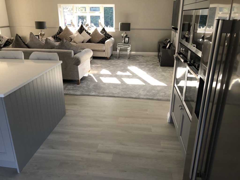 GalleryCarpet's tweet photo. Stunning property finished in @CormarCarpets soft focus &amp; @KarndeanFloors https://t.co/I1CYdO29vb