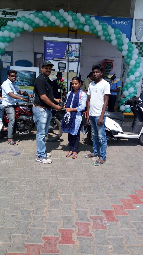 BPCRetailVizag's tweet photo. @BPCLRetail @BPCLimited @34Prabhu @AbbasAkhtar18 #SpeedDay celebrations at #BPKovvur, West Godavari Dist #ecofriendlyspeed https://t.co/CeNqk5PH4z