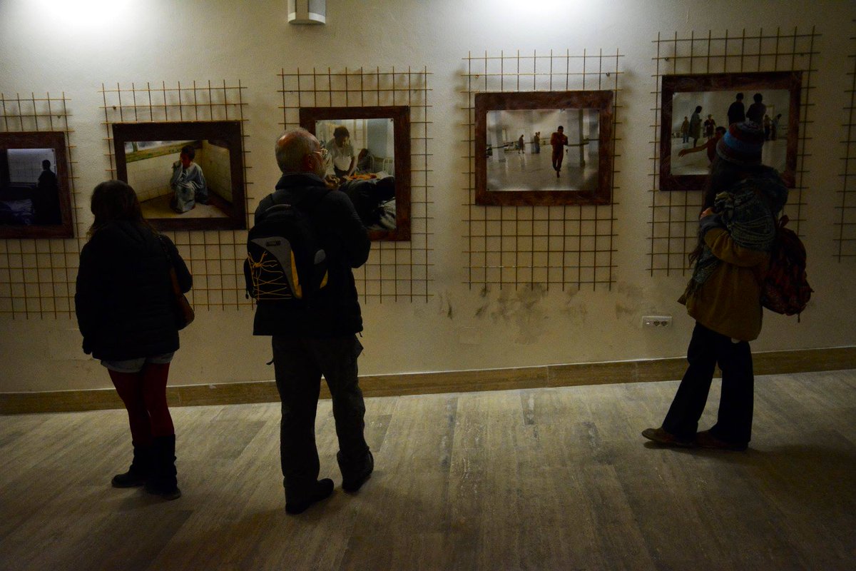 lavoroculturale's tweet photo. L'inaugurazione della mostra fotografica "Leros, il mio viaggio" di Antonella Pizzamiglio per #SienaCittàAperta. La mostra è visitabile fino al 15 marzo al San Niccolò di #Siena. La storia del viaggio: https://t.co/tnOfAH3wne https://t.co/5lRY3mZj1C