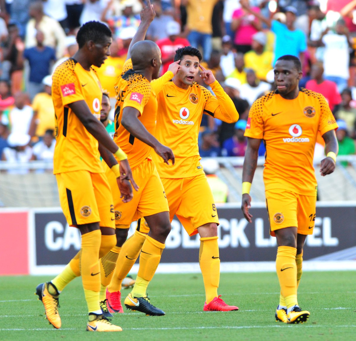 KCfanTv's tweet photo. More of this tonight please.   Make us proud boys @KaizerChiefs  

#CastroFire https://t.co/VFMqGEYreS