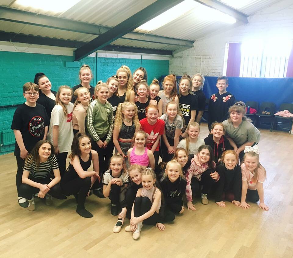 TeamSDC's tweet photo. Brilliant lyrical workshop with the beautiful and super talented Grace Durkin yesterday!! Some serious hard work from everyone, well done - we loved watching you all!! 🌟❤️👯 #GraceDurkin #Lyrical #Workshop #Ballet #Masterclass #Experience #Opportunities #TeamSDC #SDCFamily https://t.co/kgjB0EHwTY