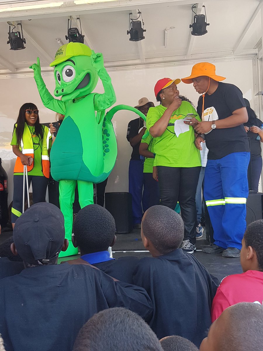 HermanMashaba's tweet photo. The children here in Eldos are being encouraged by Buti Green. It's really great to see. #AReSebetseng https://t.co/scIQ3nldT9