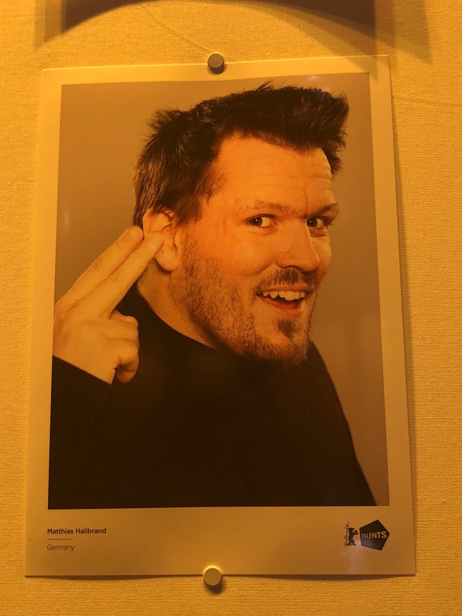 MatzeHali's tweet photo. When you try to mimic scissors as a sign for film editing for the photo of #berlinaletalents and they choose the one where you look like you wanna shoot yourself. #KillMeNow #SignLanguage https://t.co/uKtsirdMct