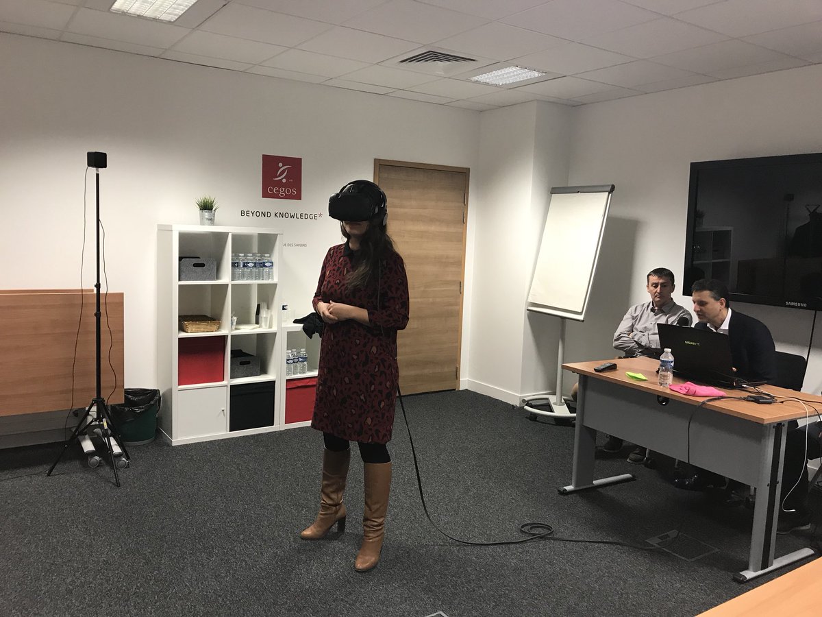 thomas_bornsiak's tweet photo. #cegos fait tester la #RealitéVirtuelle aux participants de la #formation #prisedeparole #espacevictoirecegos #learning #innovationpedagogique @celcour #happytolearn https://t.co/MzTI8fQu1D