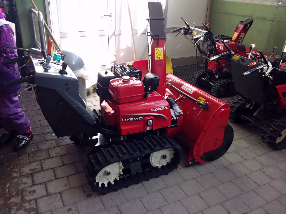 TimPollardCars's tweet image. Is there anything #Honda doesn't make? And it's a hybrid, too!

#IceCutter #Ski #Hybrid