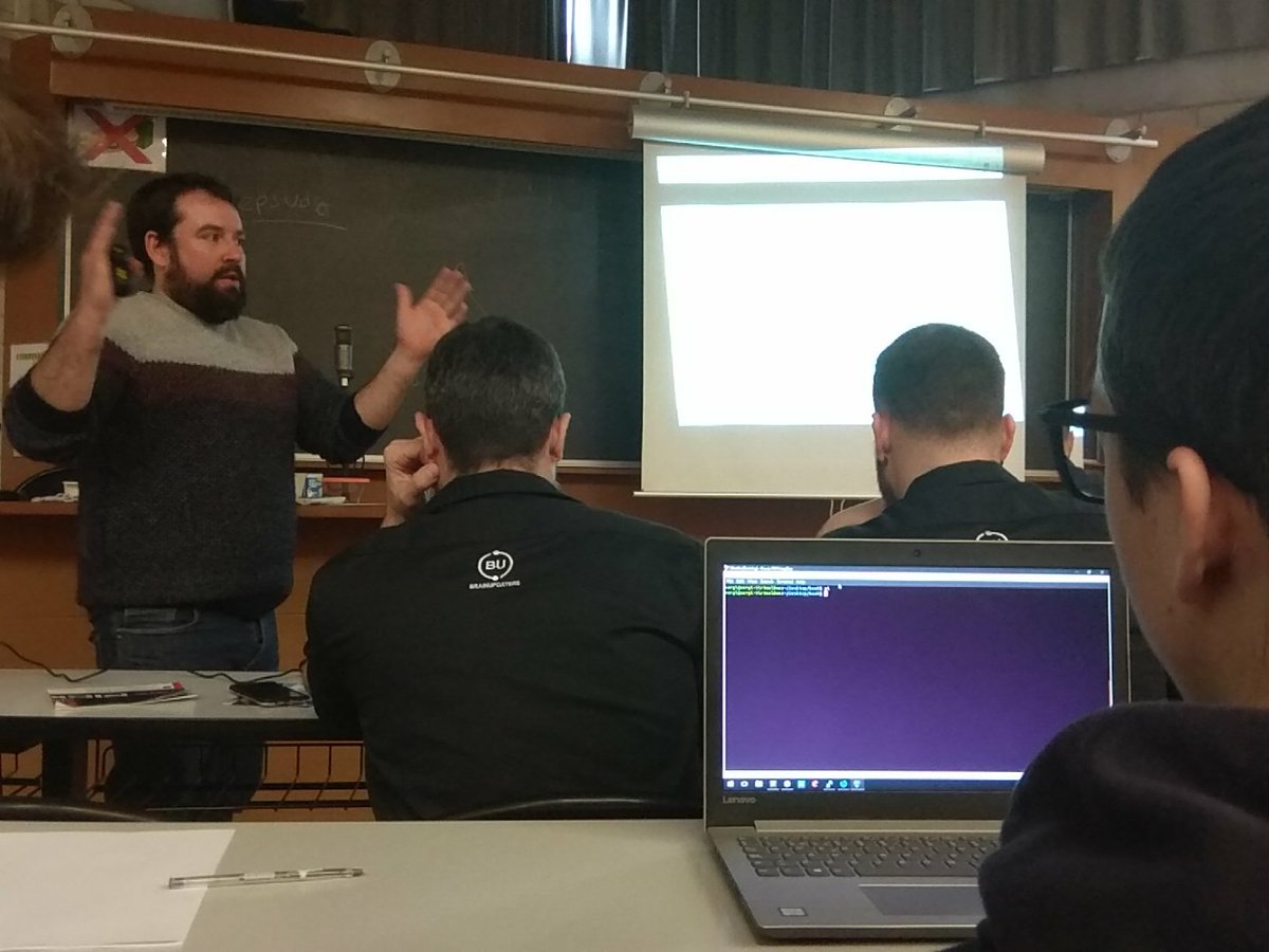 aitorpalomares's tweet photo. En @PauRoura, de @brainupdaters, parla de Bash Scripting al #HackDayUdG #hackday2 https://t.co/4Hn4OQdyPC