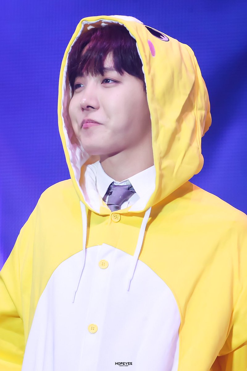 seokjinsgem's tweet photo. I don't know if I'll be here at 12am KST but, Happy Birthday Hoseok❤❤❤ you are the sunshine in my life and one of the reasons I can smile alot. I love you so much♡♡ have a wonderful birthday!! @BTS_twt 
#JHOPEDay #흐미_호석아_생일_허벌나게_축하한다잉 https://t.co/gz1e14gLN5