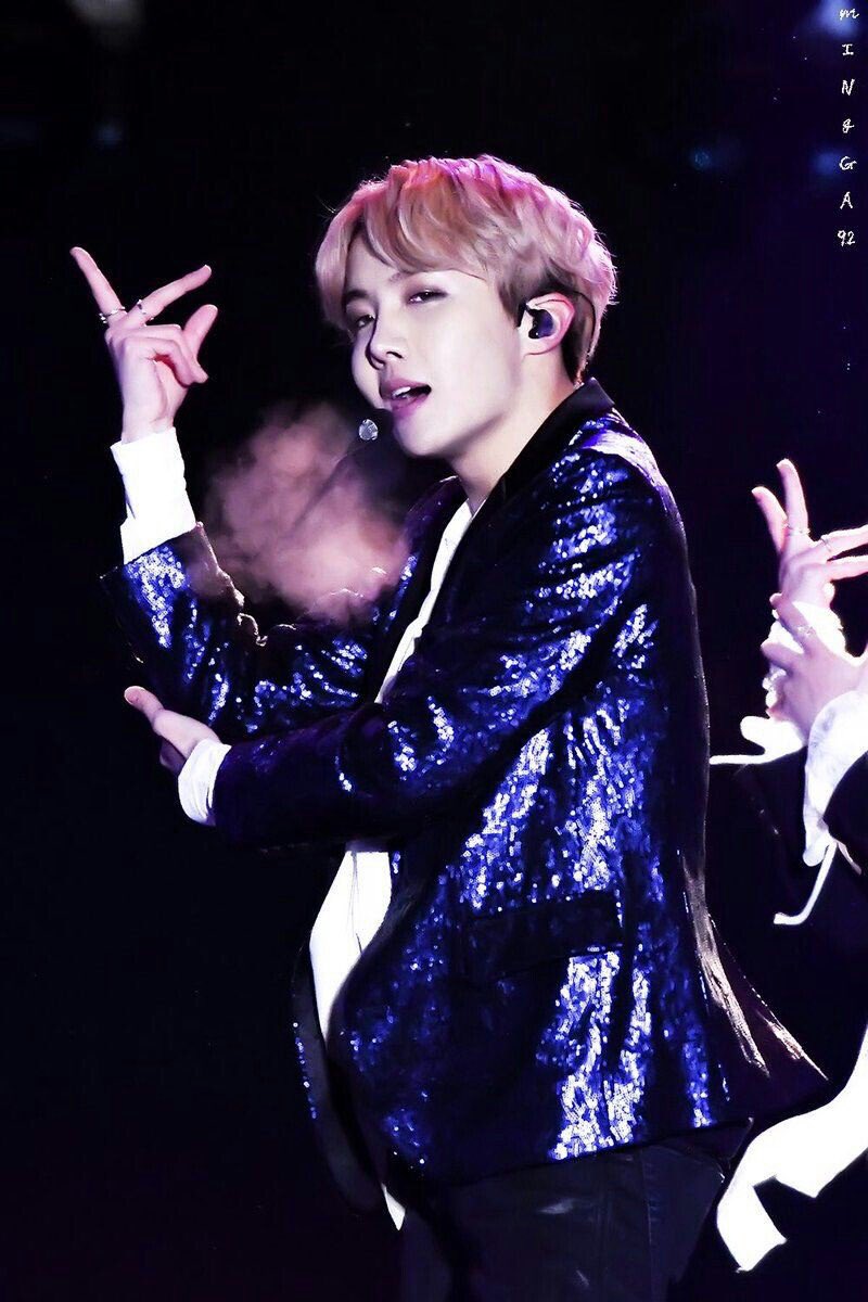 BTS_3175's tweet photo. Mステではジミンちゃんがダンスが上手いって紹介されてたけど、ばんたんで一番ダンスが上手いのはホソクってずっと言われてきてたから違和感、、

踊り方が2人とも全然違うけど2人ともほんとに上手いと思う。ホソクの踊り方にはホソクの、ジミンちゃんの踊り方にはジミンちゃんの魅力があるんだよね😌 https://t.co/NYMCOCKxb2