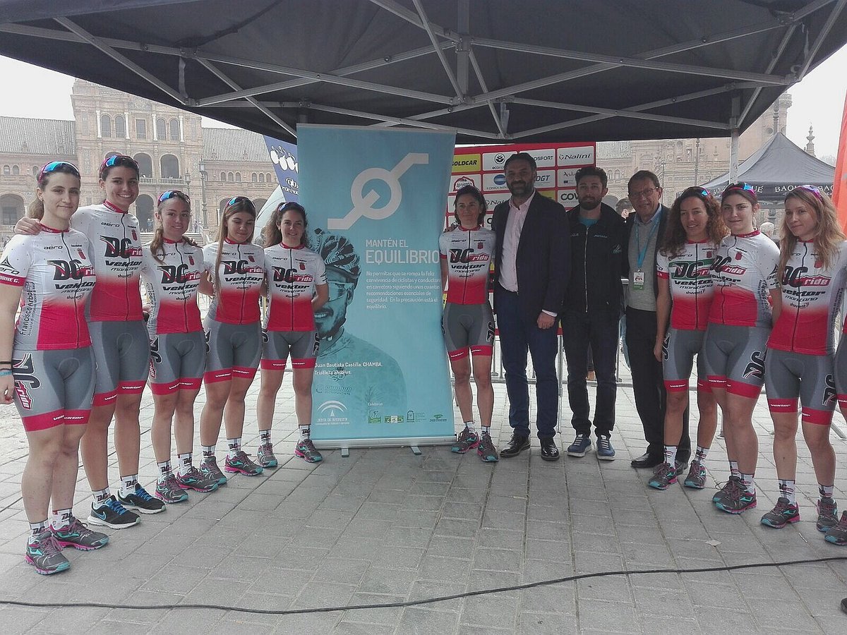 DeporteAND's tweet photo. El consejero de @TurismoDeporAND con el equipo femenino de la Academia José Manuel Moreno-Darío Cataldo en la salida de #Sevilla de la @VCANDALUCIA #AndaluciaesDeporte https://t.co/zXCaTrL4hU