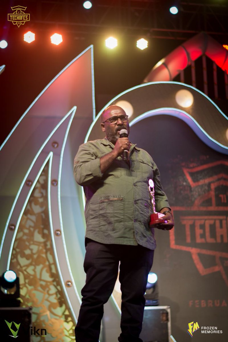 otvfofficial's tweet photo. Anna University Techofes Award Best Art Director won by @muthurajthanga1 For #Mersal and #Velaikaran
#TechofesAwards2018 

Great work #muthuraj sir and congrats to u and ur team 😇👍🙏...

@actorvijay @RIAZtheboss https://t.co/S9KvIWJibe