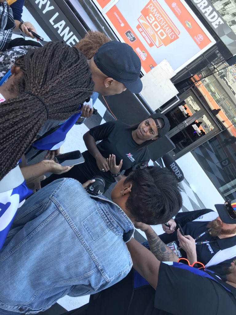 thedejahdenise's tweet photo. Hot commodity! Media for @Mindless_BMD was amazing!! If you don’t know who she is by now, go find out! 🔥🏁 #Daytona500 #Speedweeks2018 https://t.co/LCucieun46