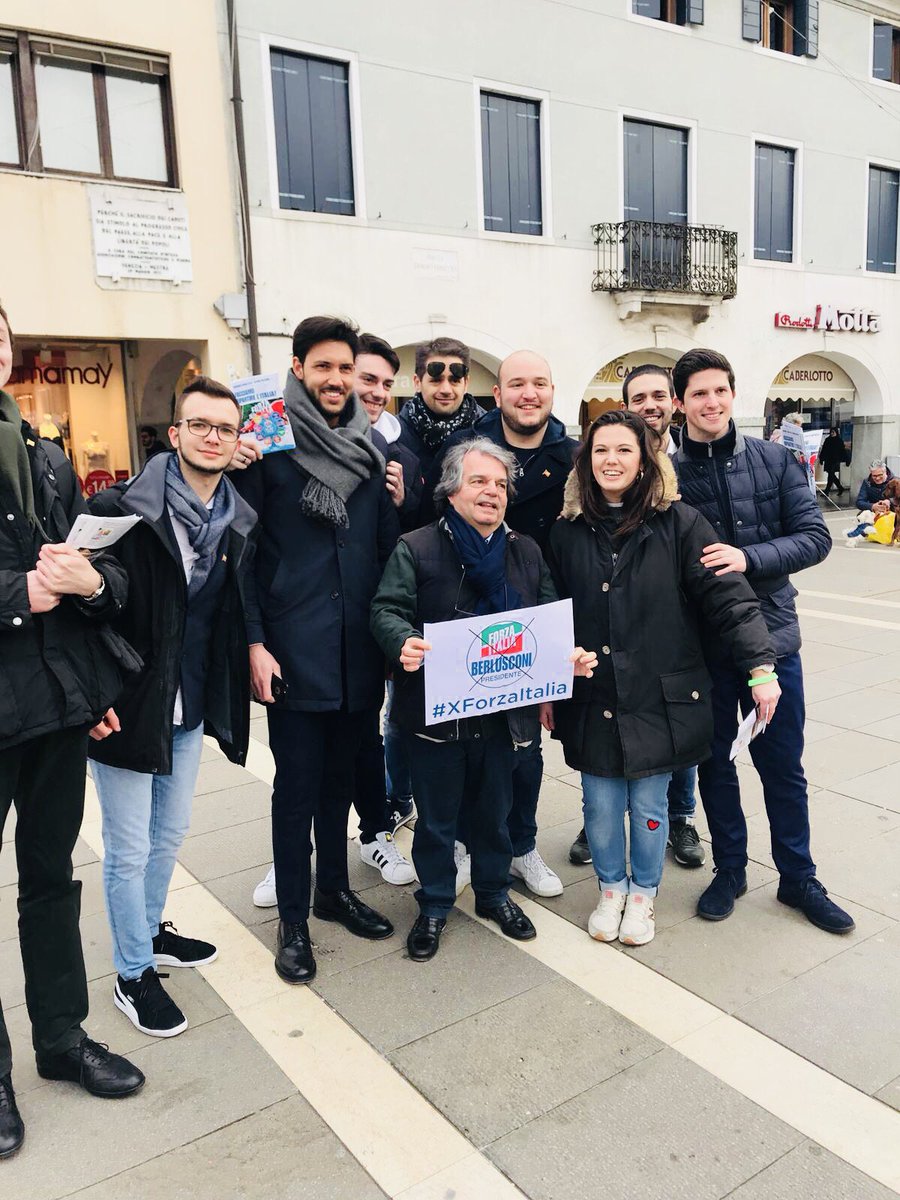 LazzariNiki's tweet photo. Eccoci qui. Per @simonefurlan1 in quel di Mestre! Con l’onorevole @renatobrunetta per @forza_italia #XForzaItalia #4marzo https://t.co/lNCAMRtsx1