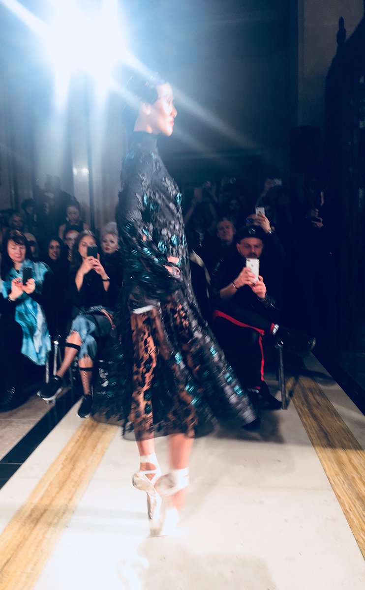 Johooper5's tweet photo. London Fashion Week- sometimes fashion and movement come together beautifully... #rohmir #LFW https://t.co/pngyniSY89