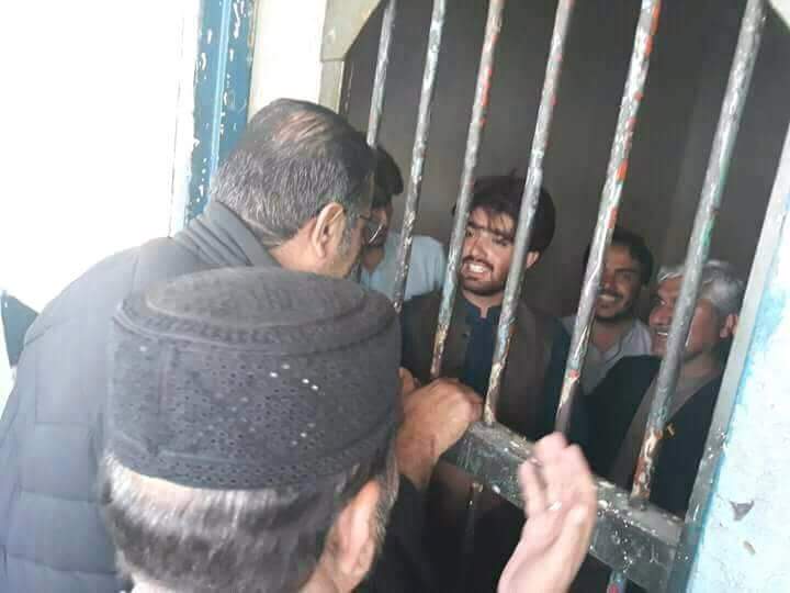 khaiberpanizai's tweet photo. Students of FSC arrested and boys n girls were beaten badly by police. Peaceful protest was going on against irregularities of Medical entry test conducted by HEC.
#ReconductBMCtest #BolanMedicalCollege
@a_siab @mmatalpur @Senator_Baloch @alishahjourno https://t.co/vwPG8K3qId