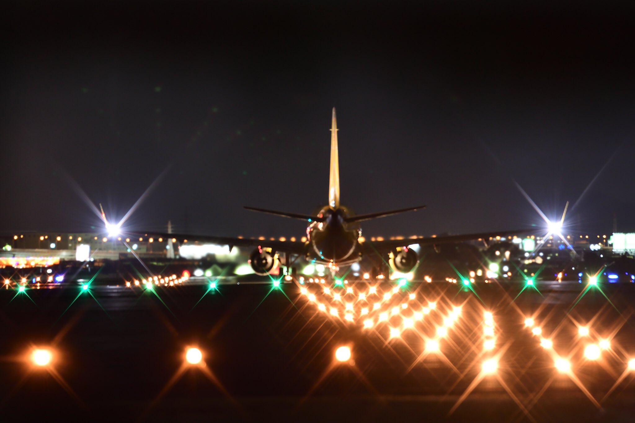 やす 低浮上中 朝から晩まで 途中昼寝を挟み色々撮りに行って疲れた 最後は 空港夜撮 ザラザラ Amp ピンぼけ なので 拡大禁止 笑 名古屋空港 夜景 伊丹に負けるな 笑 T Co Tv0oqd4jar Twitter