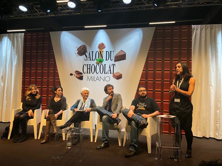 SalonChocolatMI's tweet photo. Da Clelia D'Onofrio a Manuela Costantini di #masterchef2017: tanti volti noti della TV sono quelli ospiti durante il dibattito di #TavolaSpigolosa e intervistati da Anna Prandoni! https://t.co/MiN7GCoTkp