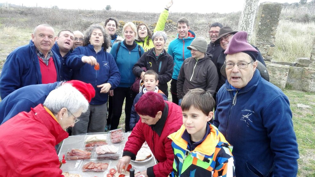 CabirolsRoses's tweet photo. Moltes gràcies als qui ens heu acompanyat en aquesta petita matinal de treball, esmorzar i jornada cultural de la nostra vila.
Salut, muntanya i país!!
#cabirols #cabirolsroses #orgulldeclub #mesqueunclub #masmares #lamalaterra #excursionismecatalà #boira #esmorzarsdegermanor https://t.co/OeTZFpUwFt