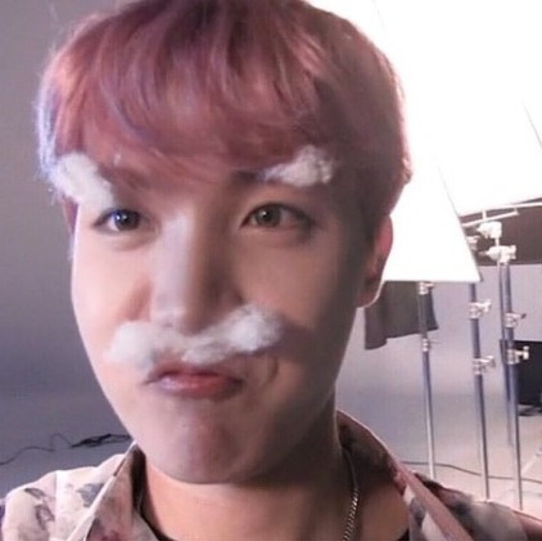 wreckitmoon's tweet photo. @BTS_twt HAPPY BIRTHDAY URI SUNSHINE #GoldenHobiDay https://t.co/yC3uEh6fOo