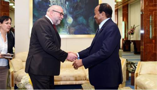 MatthewLeeICP's tweet photo. New Low: In #Cameroon, German Merkel's Rep Gunter Nooke Exchanges Gifts With Biya, Cover Ups at UN in @AntonioGuterres' Team Investigated by Inner City Press, Still Restricted by UNDPI @Alison_Smale https://t.co/KzEfpzFRkv … https://t.co/Xf62AjkWzR