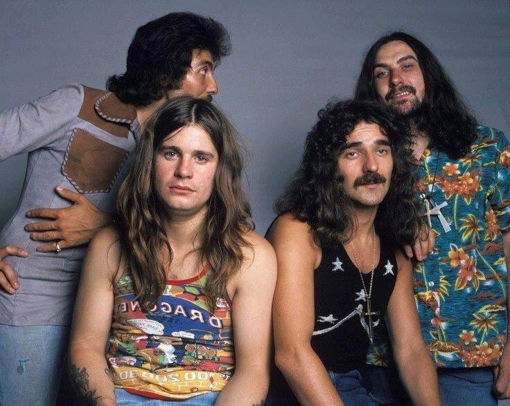BlackSabbath's tweet photo. "Hey. It's the weekend" https://t.co/uuEYoaccwy