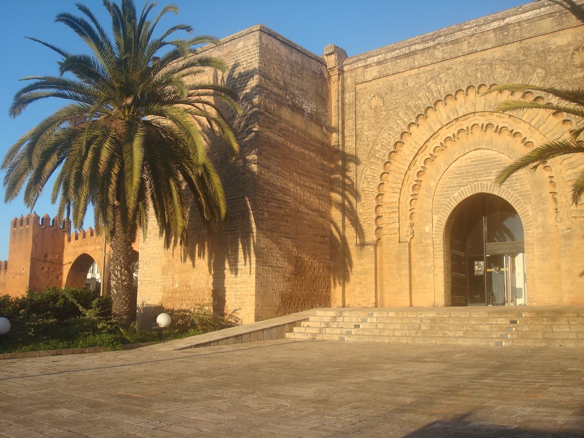 DreamBG99's tweet photo. #art #Rabat #Morocco #Azizajamal #gallery #old #caftan #painting #jewellery #sculpture #babrouah #womanartist #femmedumaroc #supportartist https://t.co/F1PmZghMAt