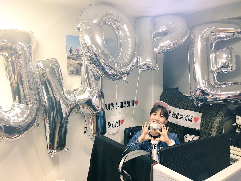 irawerty99's tweet photo. #GoldenHobiDay https://t.co/z70BSmzYKp