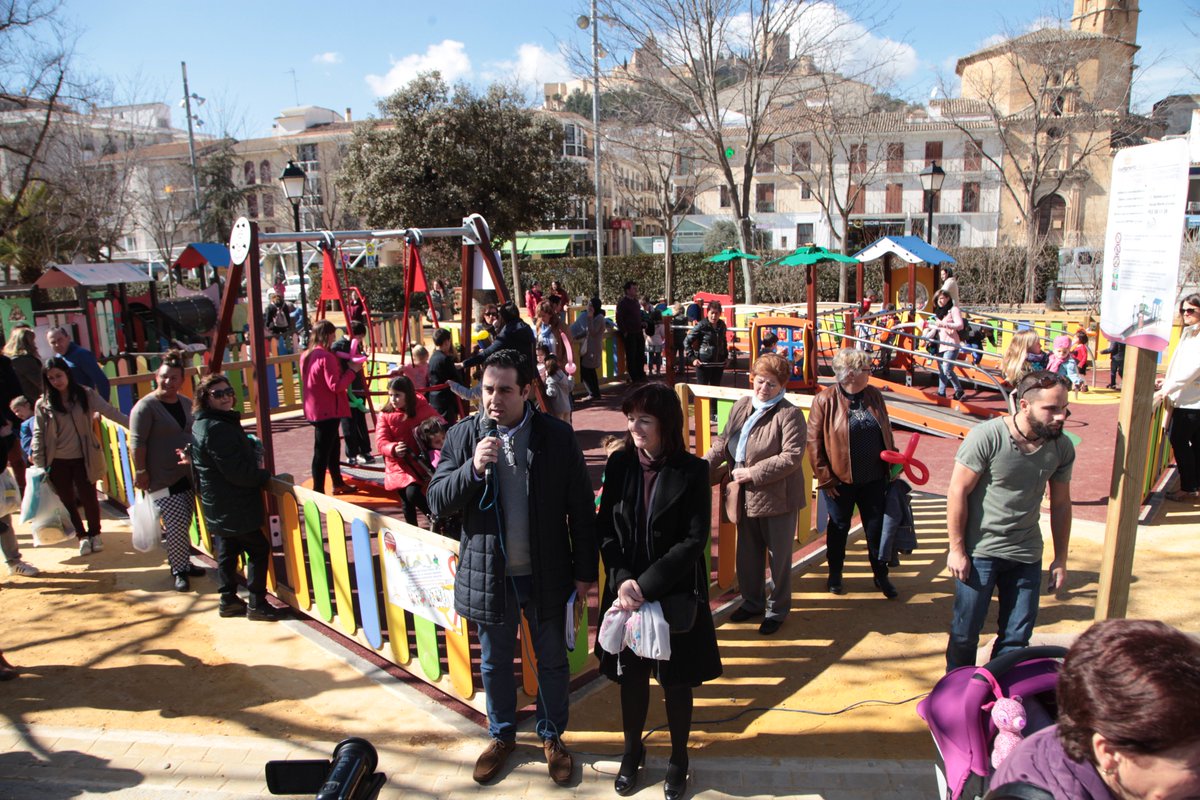 Alcala_la_Real's tweet photo. Esta mañana el Ayto. de #AlcalálaReal ha inaugurado el nuevo #ParqueInfantilAdaptado, iniciativa de #PresupuestosParticipativos 2017. Seguimos #creandoConciencia #SociedadEquitativa #inclusión #Igualdad 
#CrecerJugando #CiudaddeNiñosyNiñas. VIDEO aquí -->https://t.co/BAoLv7HhKL https://t.co/5pMwPdSROL