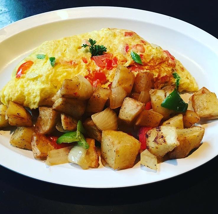 ChiWaffles_Cle's tweet photo. Fried Chicken Omelette #welcometoourhome #soulfood #cleveland #breakfast #lunch #dinner https://t.co/fqtNl1YYS0