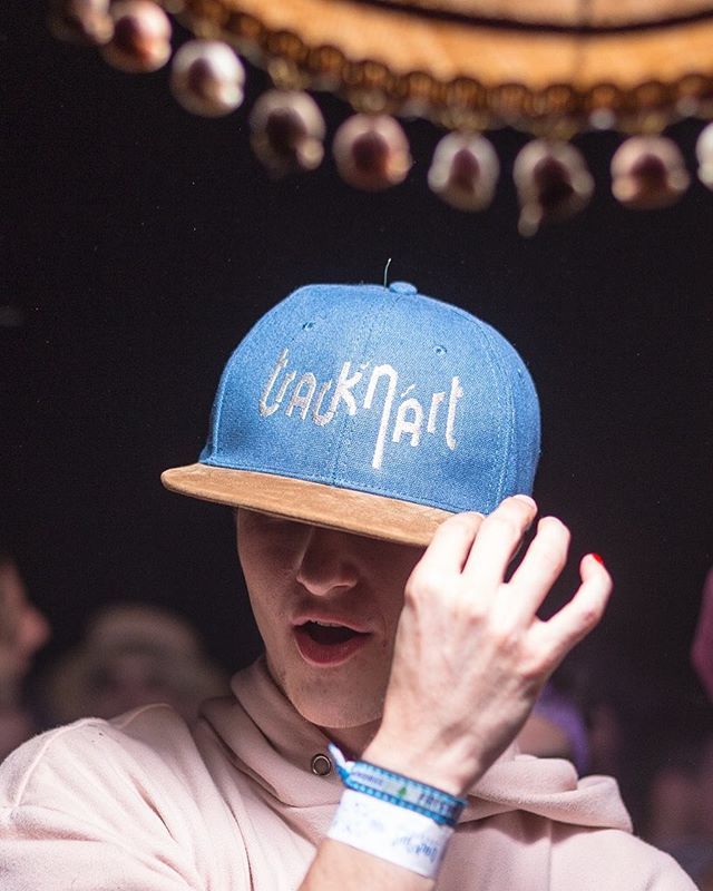 IgoretSam's tweet photo. Cap is good for you 🧢 @tracknartfestival creation : @fishbrain_print https://t.co/2YBxYp9JYv #placementdeproduit #picoftheday #cap #crowd #tracknartfestival #broderie #night #festival #flash #lampshade #floorlamp #bulb #photography #photoproject #fishbr… https://t.co/oxnSkvZGoJ https://t.co/WDRqkmVCHI