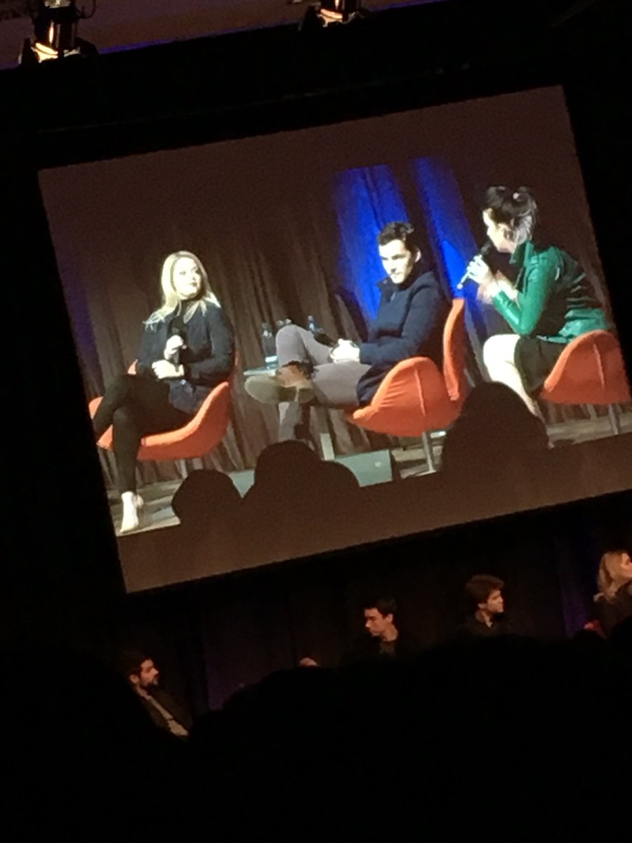 PLL_random's tweet image. #RevelationsEndGame 

El #PLLCast en la CON #RevelationsGermany