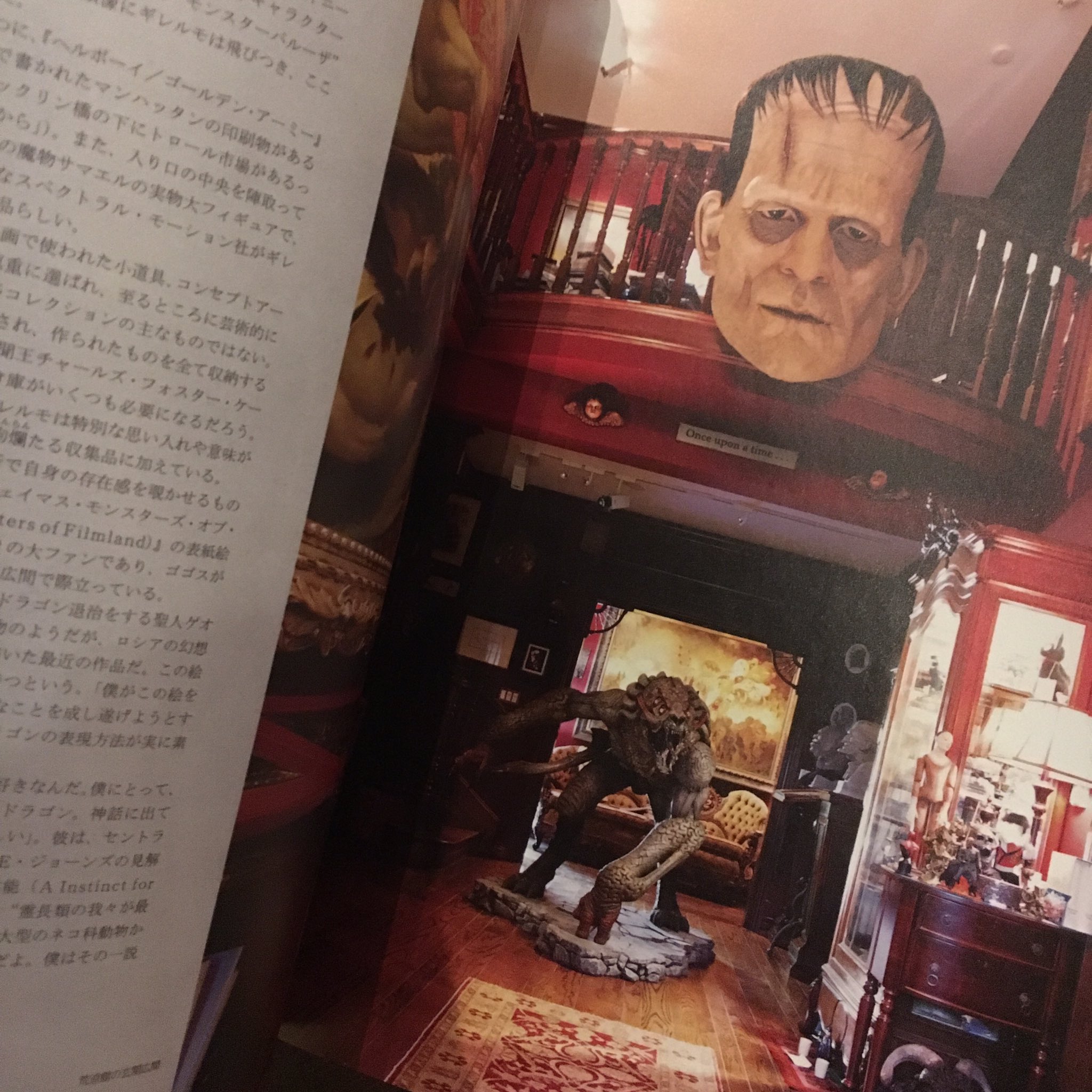 Bookcafe Bar 十誡 Bar十誡書籍紹介 ギレルモ デル トロ創作ノート 驚異の部屋 その名の通り パシフィックリム パンズラビリンス など魅力的なモンスター達を描いたsfファンタジーを数多く世に生み出している鬼才の構想や創作メモがぎっちり