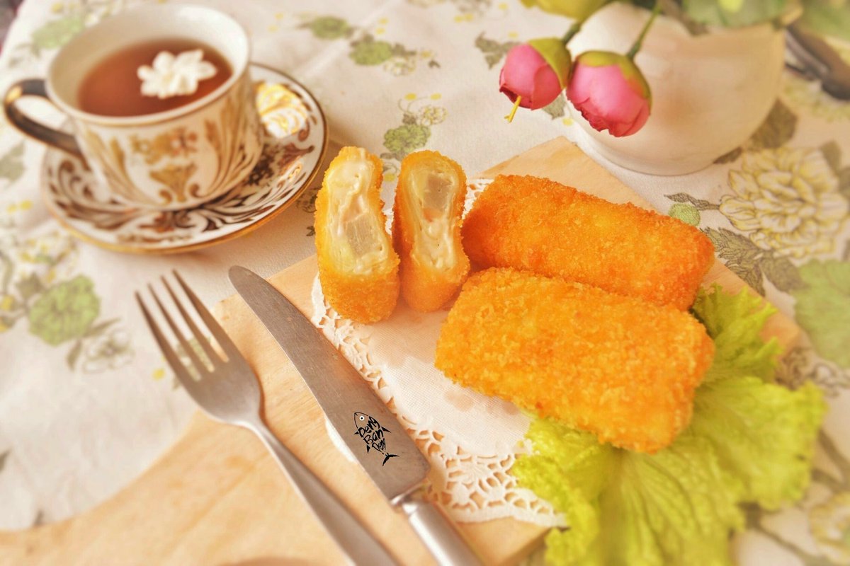dengbandengID's tweet photo. Afternoon tea will be perfect if you have your Dengbandeng as your finger food. Grab your Dengbandeng fast #afternoontea #weekend #goodvibes https://t.co/QiFc7iLoGq