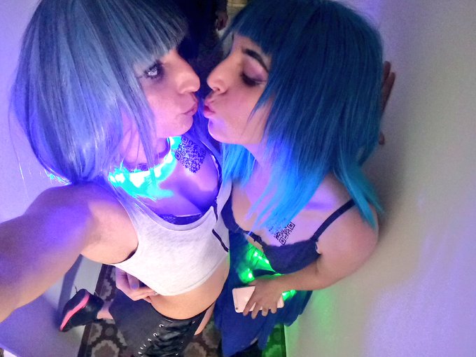 Today we shoot together in Barcelona @liz__rainbow 😍🤗😘😘 https://t.co/CSaWRStnLK<a class="tags" href="/tag/liz__rainbow">@liz__rainbow</a>