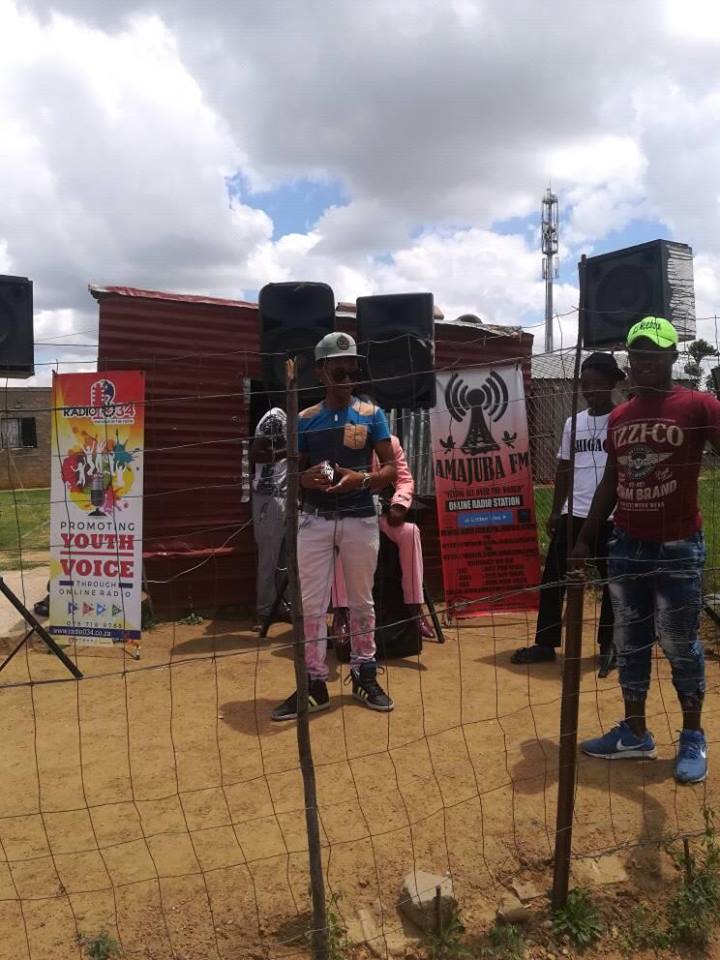 Radio034's tweet photo. [Radio 034 Supports Local Businesses &amp; Local Artists] - Terra now broadcasting live at Madadeni section 7 - Mthiza Car Wash eP1 , pushing 034 Local Top 20 (10:00 to 13:00).

LISTEN LIVE: https://t.co/fr2ClY70uK / https://t.co/9BxCtdOWTN #034LocalTop20 #Radio034 https://t.co/fhcqvmQ7i0