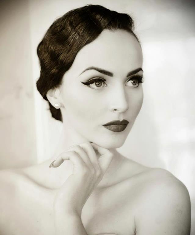 JEO6591's tweet photo. #IddaVanMunster #Glamour #BlackAndWhitePhotography https://t.co/XP0NHVfIGM