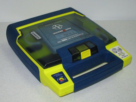 Huddsparkrun's tweet photo. This week our AED (Defib) has sadly gone missing from the cabinet in Greenhead Park. Does anyone know anything? Please share. @parkrunUK @Examiner @Defib_John @WestYorksPolice @YorksAmbulance https://t.co/zOZDQRQF5N