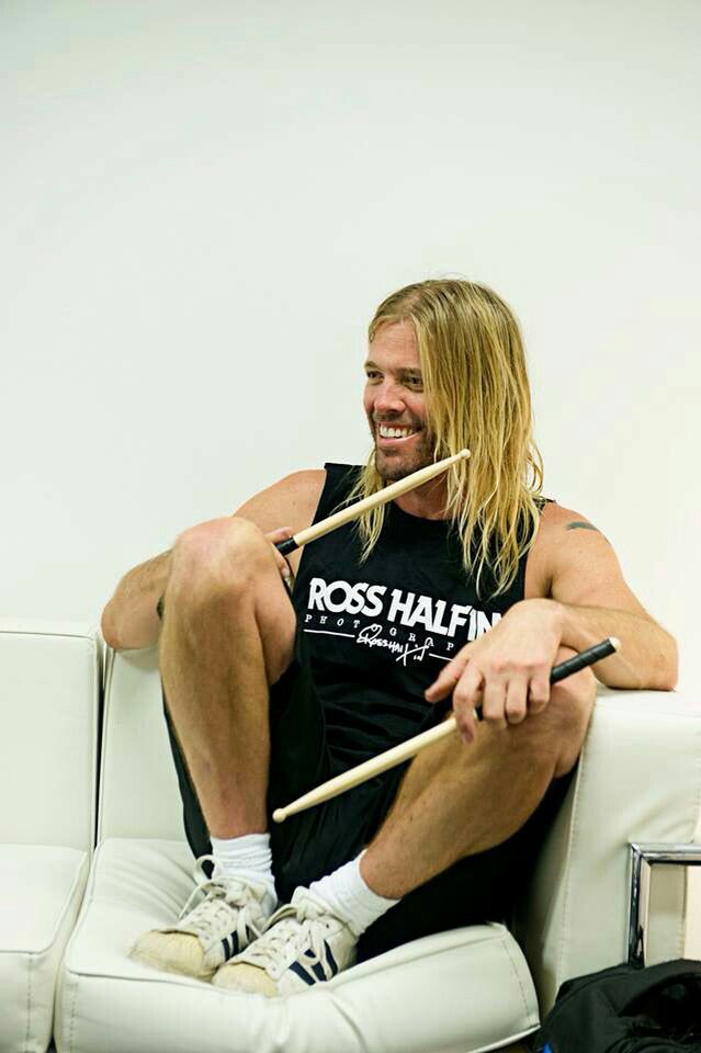 Happy Birthday Taylor Hawkins 

Foo Fighters - Everlong

 