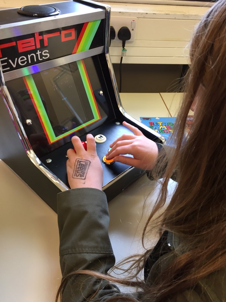 HaytonEmma's tweet photo. #Toshocon @leedslibraries #Brilliant day #RETROGAMING #cosplay #art #LibFestLeeds18 https://t.co/gq8BcE4bN3
