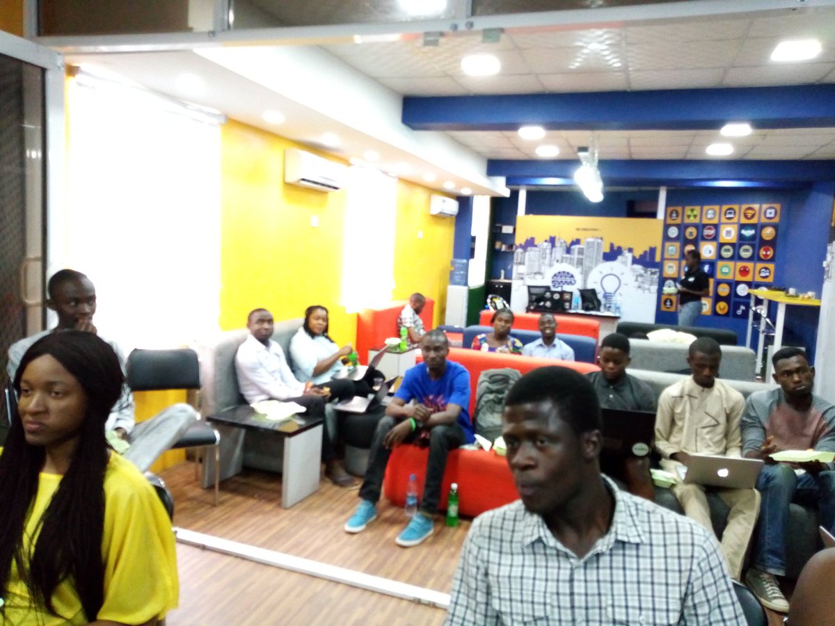 MahmoudTokura's tweet image. Chops, code, laughs and a whole lot of wisdom.
@PythonAbuja Meetup is awesome👏👏. #PythonAbuja