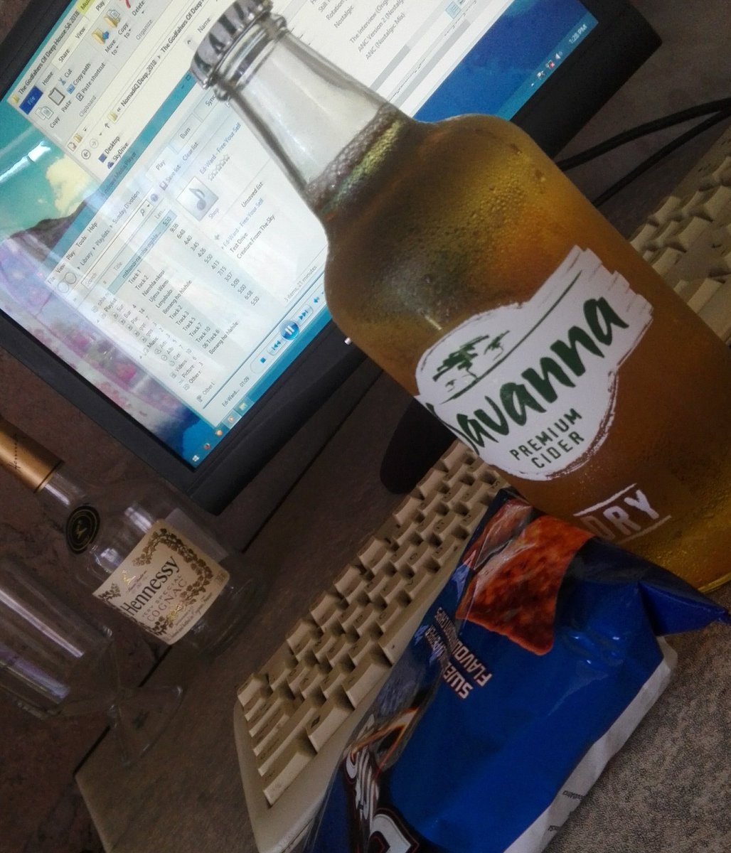 AfroElementSA's tweet photo. Things that we do when preparing music for the Gig ahead. #GhettoLifestyle https://t.co/HwOQVOholb