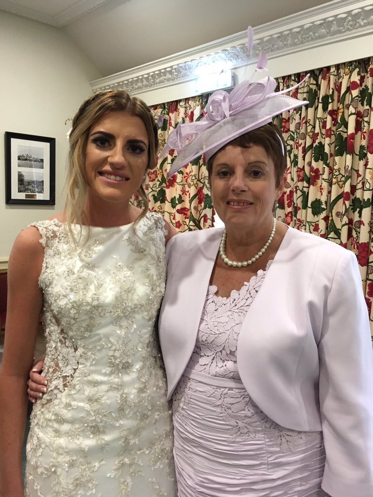AmyJayneTaylor9's tweet photo. I'm not afraid to admit at 25 years old, I'll miss seeing my mum every day 💔 #movingoutday https://t.co/U4fozWub4y