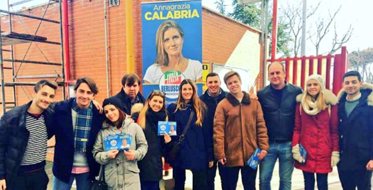fi_giovani's tweet photo. Anche oggi sul #Territorio X #BerlusconiPresidente, in campo X un #ItaliaMigliore! Qui #Perugia #Cosenza #Roma #Chieti #NonCiFermiamoMai @CalabriaTw @forza_italia https://t.co/A8X8PLqjsb