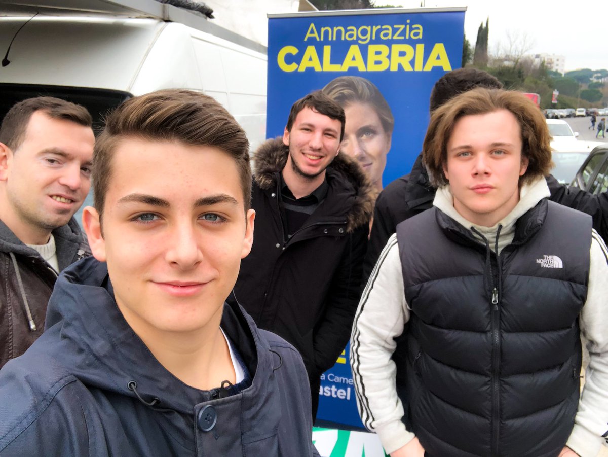 figiovanilazio's tweet photo. Stamattina presenti al mercato di #Labaro con @CalabriaTw per ascoltare i commercianti e raccontare il nostro modello di #Italia.

#RoadTo4Marzo #QUIeORA #VotaForzaItalia #VotaCalabria #CastelGiubileo https://t.co/pdUoxGilso